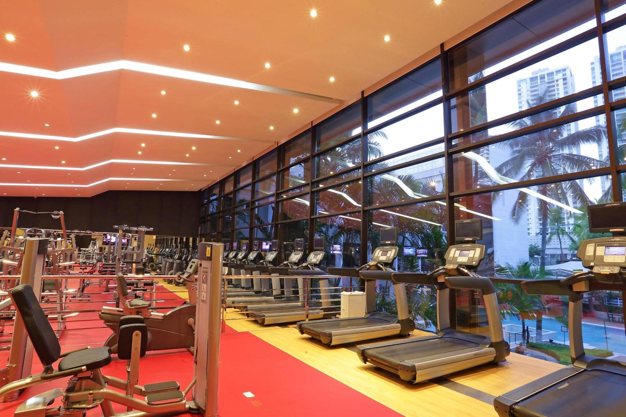 Sheraton Grand Panama Esterno foto The gym at the hotel
