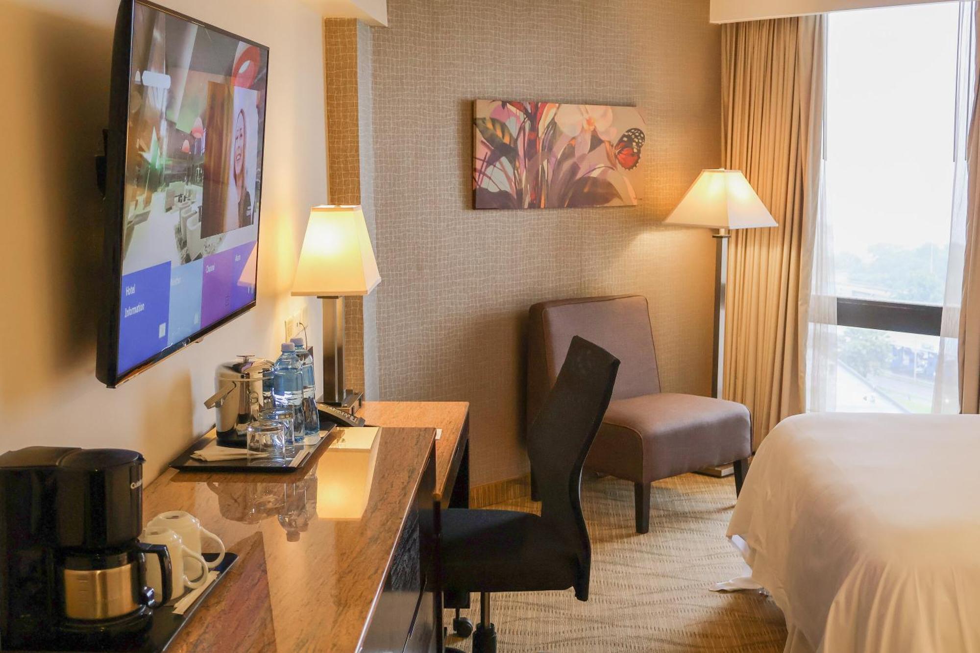 Sheraton Grand Panama Esterno foto A guest room at the Hilton San Francisco