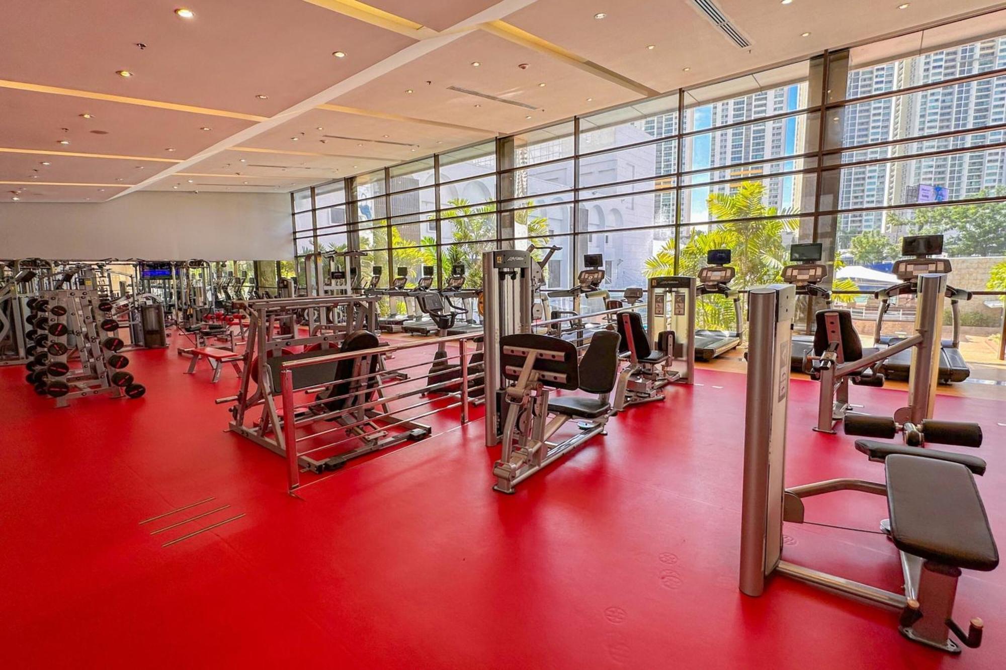 Sheraton Grand Panama Esterno foto The gym at the hotel